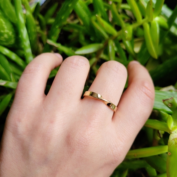 New Dainty Gold Twist Ring Band - Picture 7 of 12